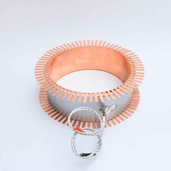 Ceramic band heater for extrusion machine